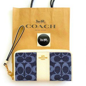 NWT Coach Long Zip Around Wallet